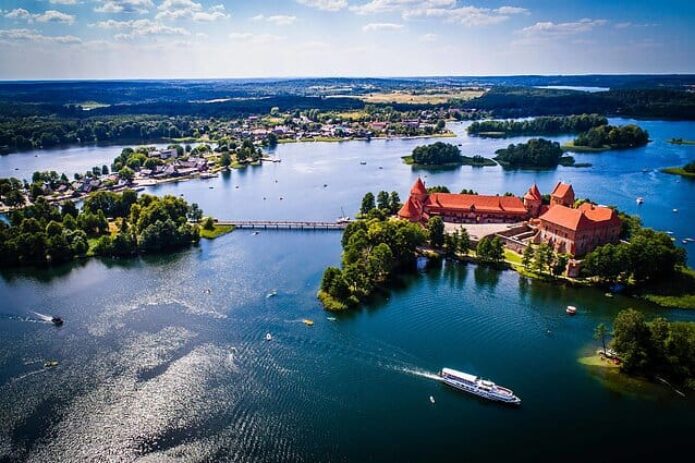 Trakų kraštas, plaukimas laivu, kibinai ir nemokami muziejai!