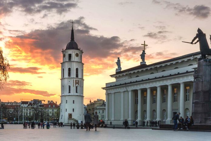 Paslaptingieji Vilniaus požemiai ir magiškas Žaislų muziejus!