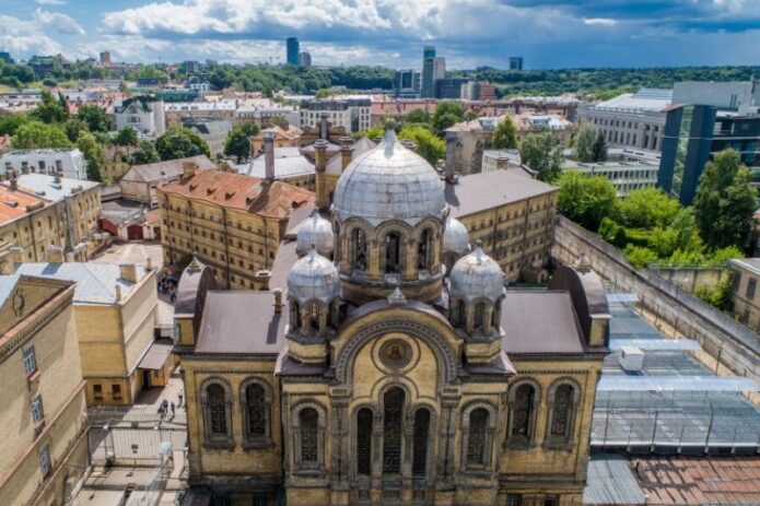 Aštrių pojūčių mėgėjams: Naktinė ekskursija Vilniaus Lukiškių kalėjime!