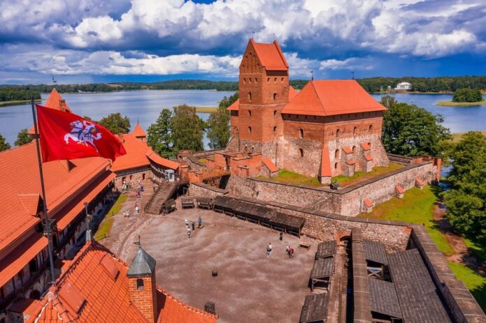 Trakų kraštas: kibinų ir šimtalapio degustacija pas karaimus ir totorius!