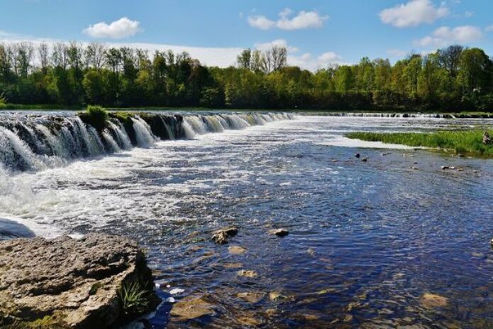 Latvijos Venecija – Kuldyga, Riežupės urvai ir saldi degustacija!