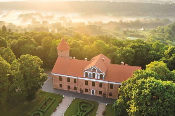 Vaizdingasis Panemunės kelias, gardūs sūriai ir pieno šampanas!