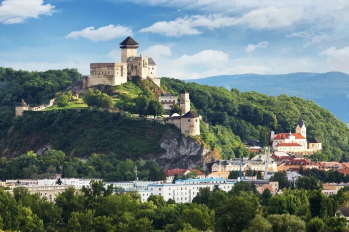 Slovakija – užburianti gamta, pilys ir istorinė Bratislava!