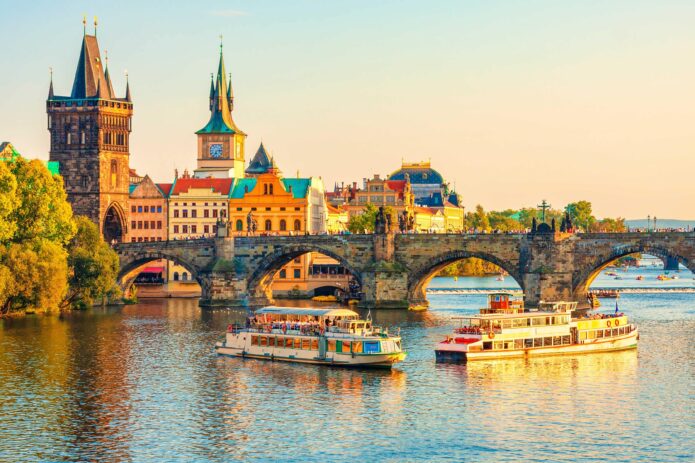 Auksinė Praha – didinga architektūra ir viduramžių kasyklos!