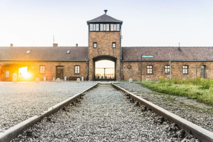 Krokuva, Veličkos druskų kasyklos ir sukrečiantis Aušvicas (N-14)