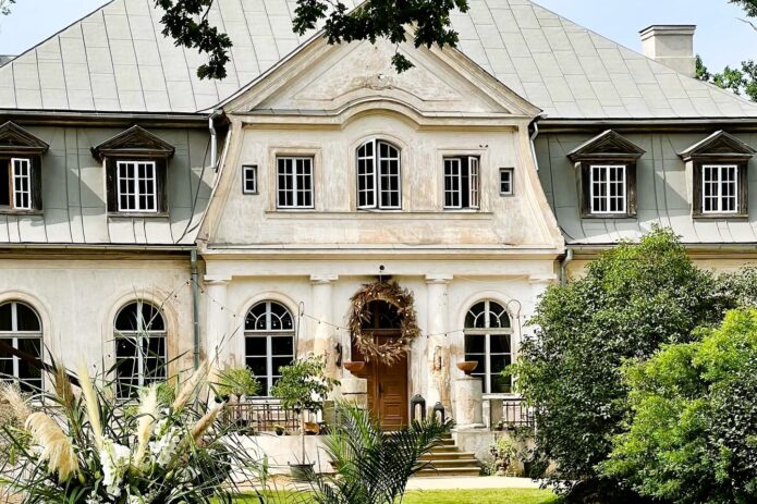 Legendomis apipinti Jelgavos dvarai ir gardžios vaišės!